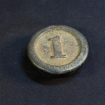 Antique Cast Iron 1 lb one pound weight