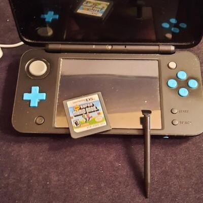 Lot 343  Nintendo 2 DS CL Handheld Console w/ 1 Game, Stylus, Adapter and Box