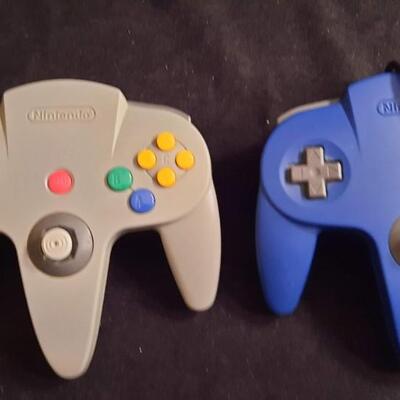Lot 352  Nintendo 64 Console w/ 2 Controllers & 1 Game -Zelda