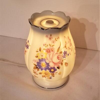 Lot #132  Vintage Perfume Lamp/Nightlight