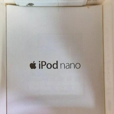 Lot 368  iPod Nano w/ Headphones & Charging Cord 4 GB