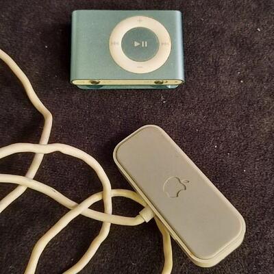 Lot 370  iPod Shuffle w/ Charger