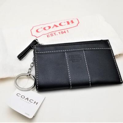 Lot #147  New COACH Change Purse with tags/insert