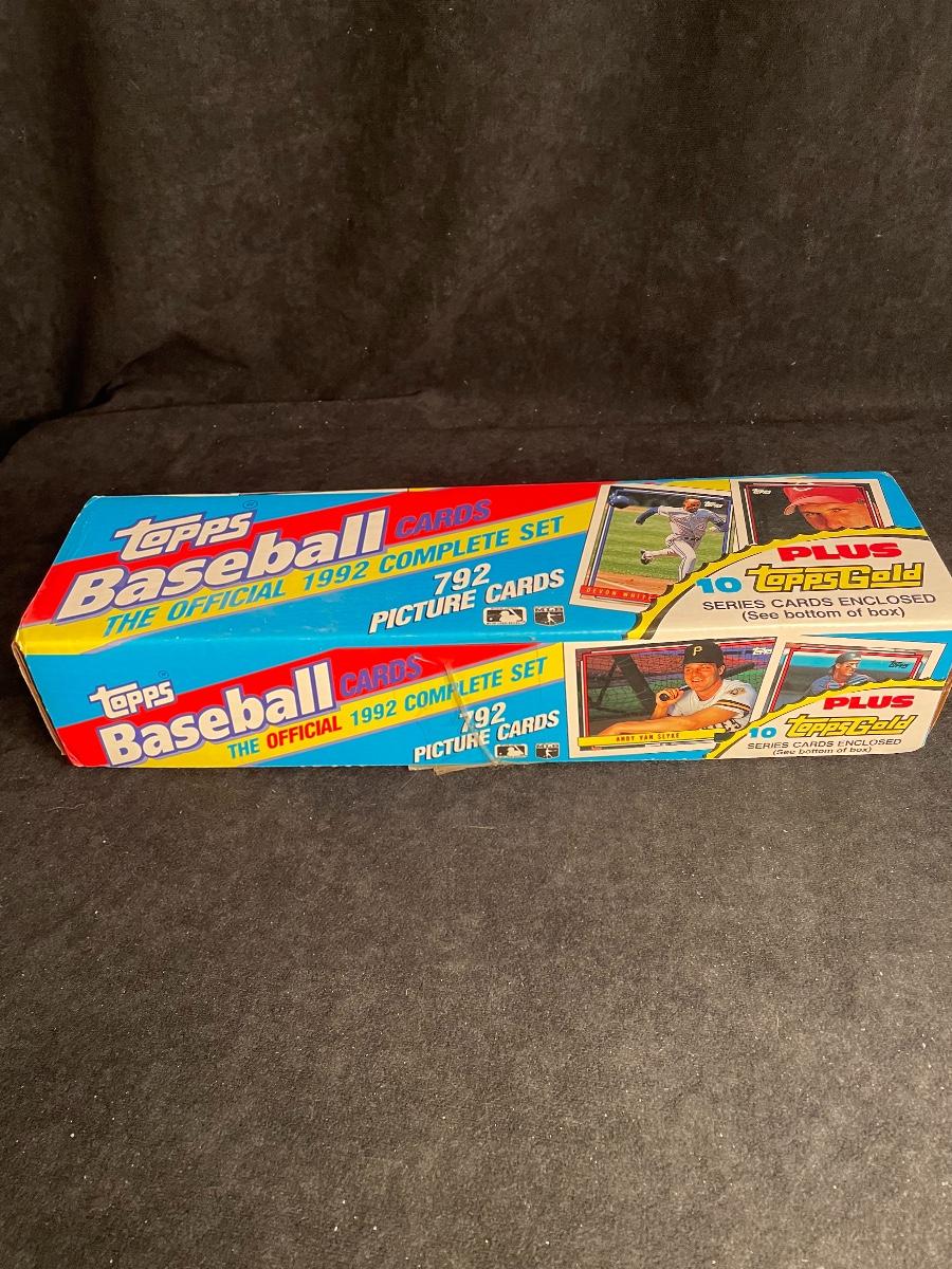 Lot 375 Topps 1992 Official Complete Set Baseball Cards