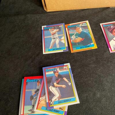 Lot 377  Topps 1990 Complete Set
