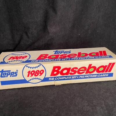 Lot 378  Topps 1989 Complete Set Baseball Cards