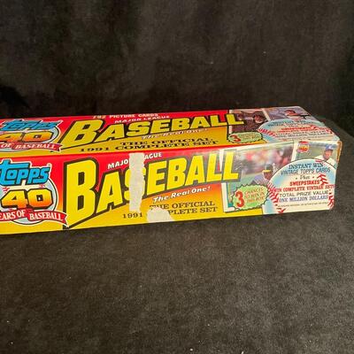 Lot 380  Topps 1991 Complete Set Baseball Cards