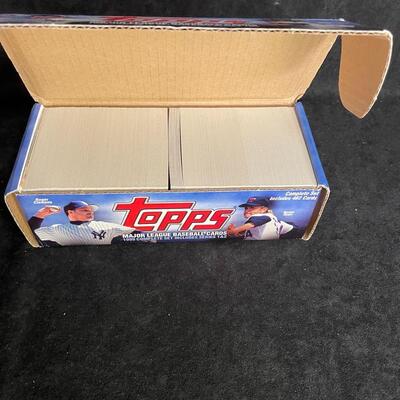 Lot 384  Topps 1999 Complete Set Baseball Cards