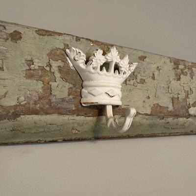 Reclaimed Rustic 4 Crown Hook Wall Hanger