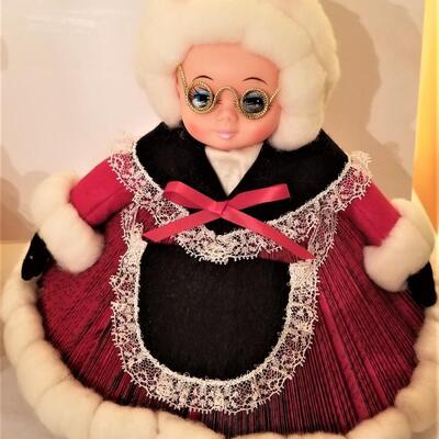 Lot #155  Vintage Pair - Santa and Mrs. Claus