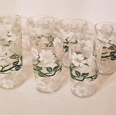 Lot #158  Set of 7 Vintage Drinking Glasses