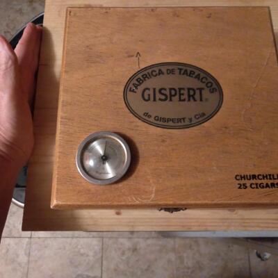 wood cigar box with humador