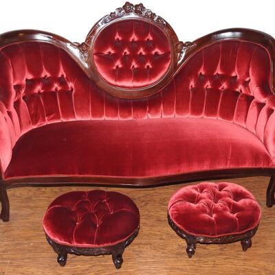 Beautiful Settee with 2 matching footstools,