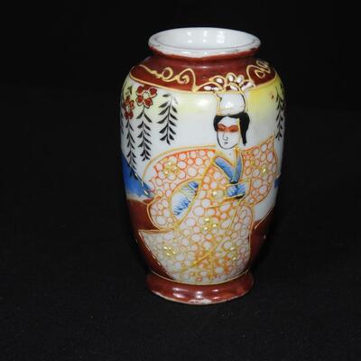 Lovely little Trinket Box and Small Oriental Vase