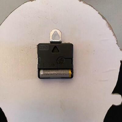 LOT#126MB: Battery Operated Banjo-Style Puzzle Clock