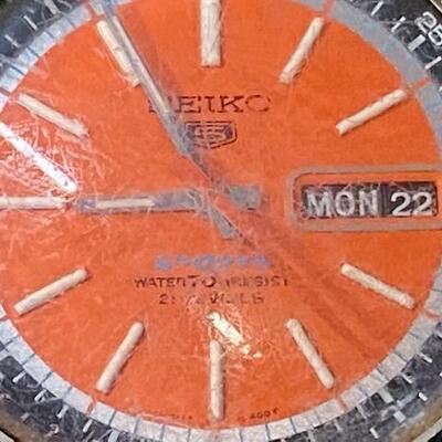 LOT#143J: Vintage Seiko 5 Sport 21 Jewel Watch
