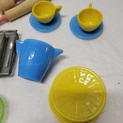 Vintage Doll House Kitchenware, Toy Tea Sets & More