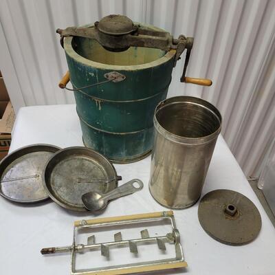 1923 White Mountain Ice Cream Maker