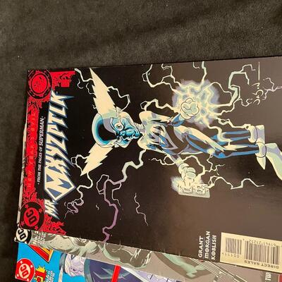 Lot 393  Assortment of DC and Marvel Comics