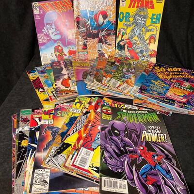 Lot 394  Assortment of DC and Marvel Comics