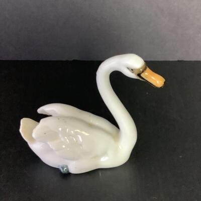 B - 283. Hutschenreuther. Porcelain Swan Figurine