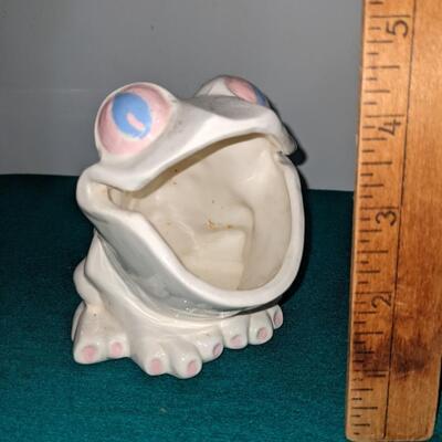 Frog Dish Sponge Holder in White with Pink and Blue