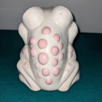 Frog Dish Sponge Holder in White with Pink and Blue