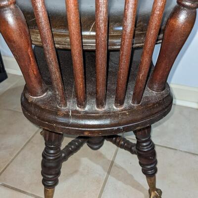 Wood Clawfoot Piano Stool with Claw and Ball Feet