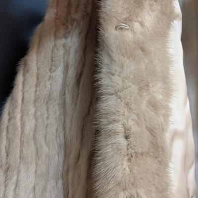 Beautiful 1970's Vintage Short Fur Coat