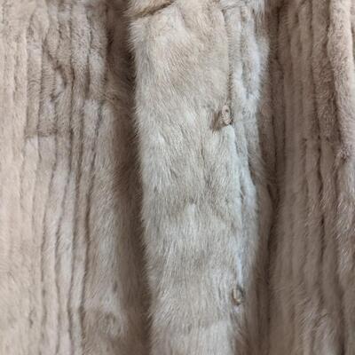 Beautiful 1970's Vintage Short Fur Coat