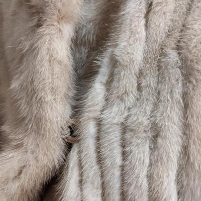 Beautiful 1970's Vintage Short Fur Coat