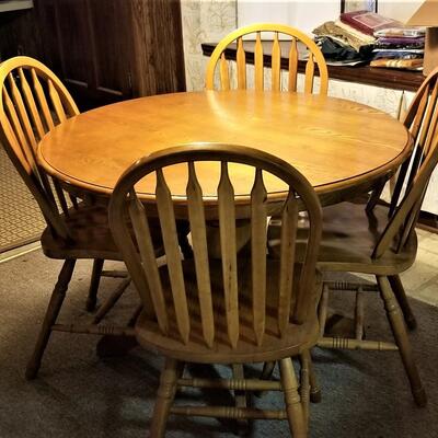 Lot #213  1980's Colonial Style Dining Table w/4 chairs