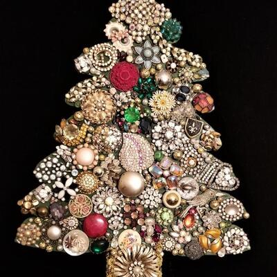 Lot #220 Vintage Jewelry/Brooch Christmas Tree in Frame - dated 1973