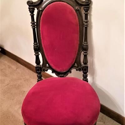 Lot #224  Beautiful Antique Victorian Parlor Chair - excellent condition