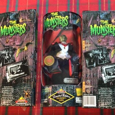 A 135 , The Munsters figures lot of 3
