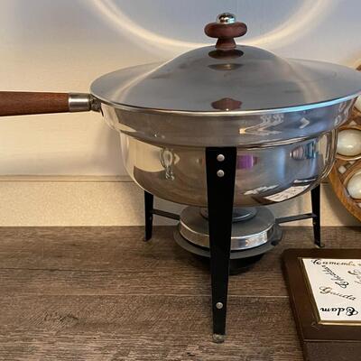 Covered Chafing Pan