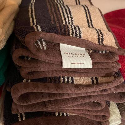 Large Lot of Bathroom Linens