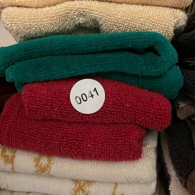 Large Lot of Bathroom Linens