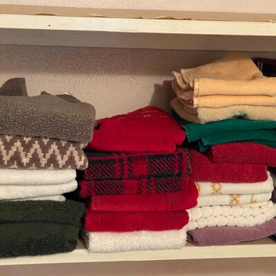 Large Lot of Bathroom Linens