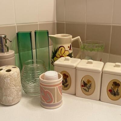 Lot of Bathroom Decor #4