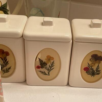 Lot of Bathroom Decor #4