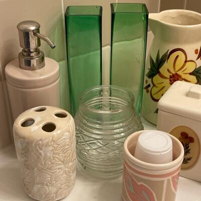 Lot of Bathroom Decor #4
