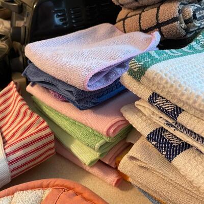 Large collection of Kitchen Linens