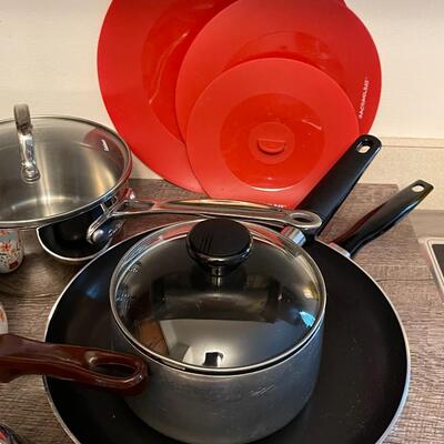 Large Lot of Kitchen Cookware