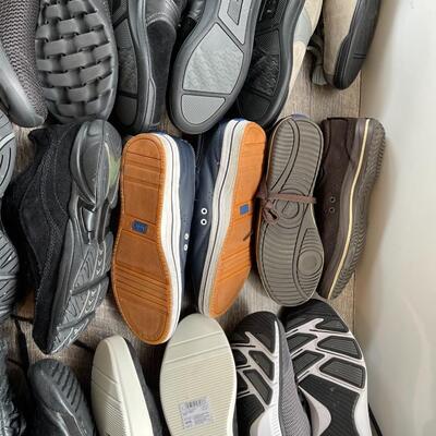 Lot of Women's Size 7 - Dark Sneakers