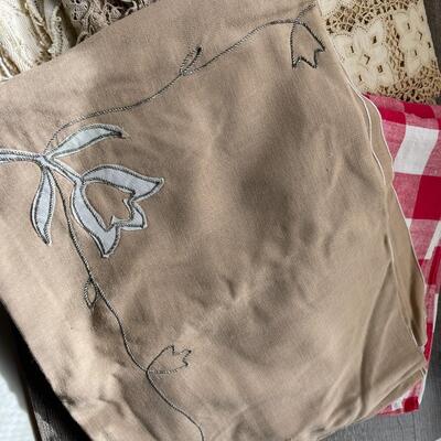 Lot of Vintage Linens