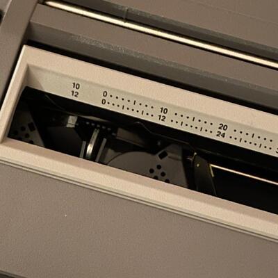 Smith Corona SD 650 Daisy Wheel Typewriter