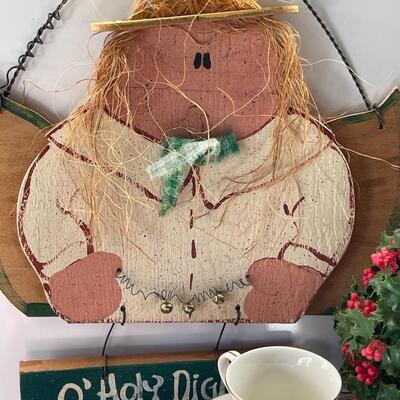 Vintage Elf and Holiday DÃ©cor