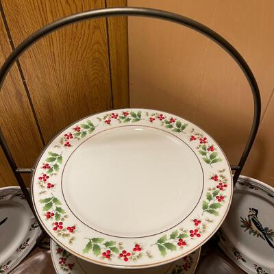 Holiday Plates with Plate Stand