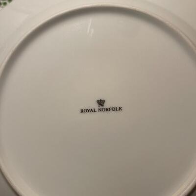 Holiday Plates with Plate Stand